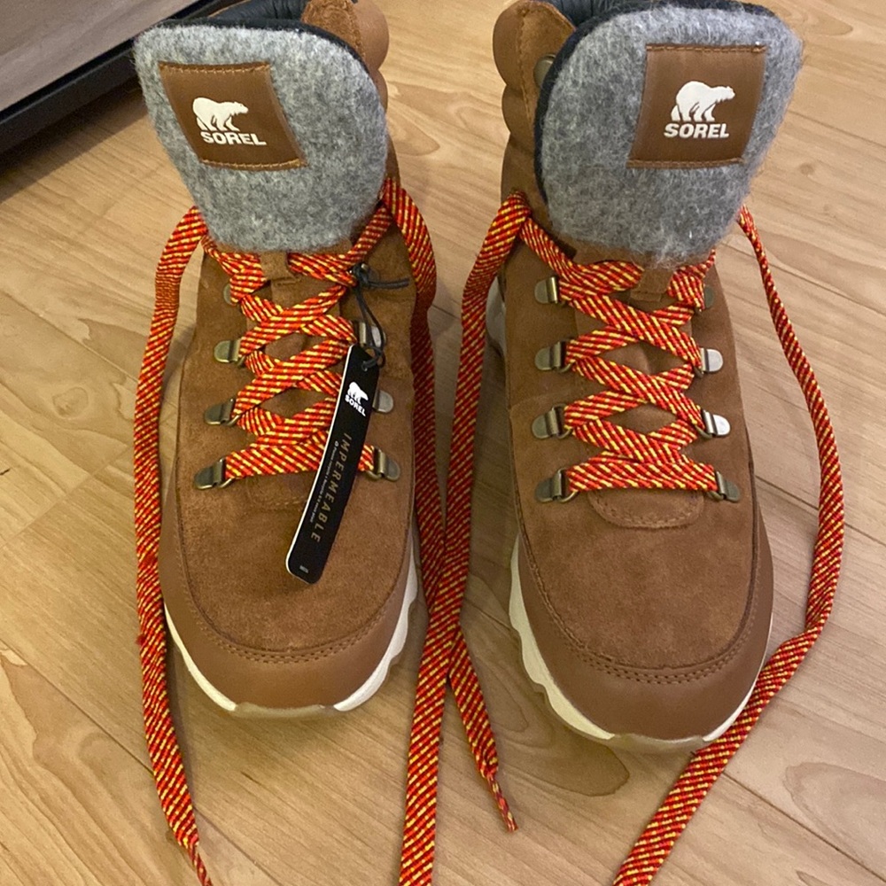 Sorel Size 8.5 Kinetic Conquest Waterproof Hiking Boot